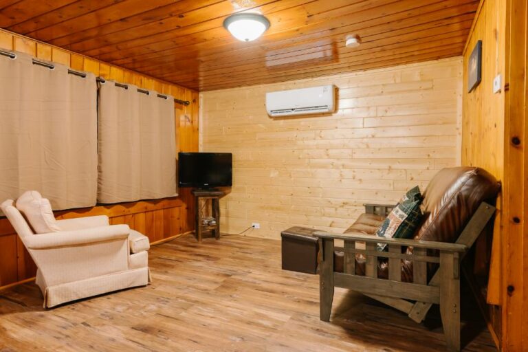 Hillside Resort Cabin 1 4