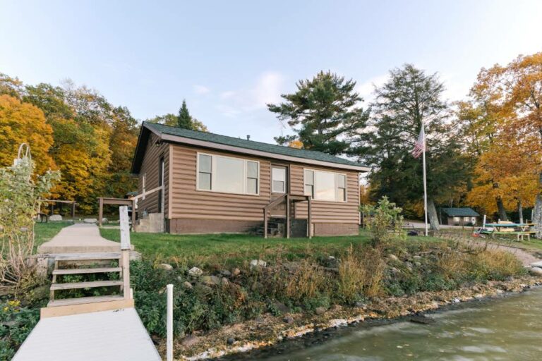 Hillside Resort Cabin 4 1