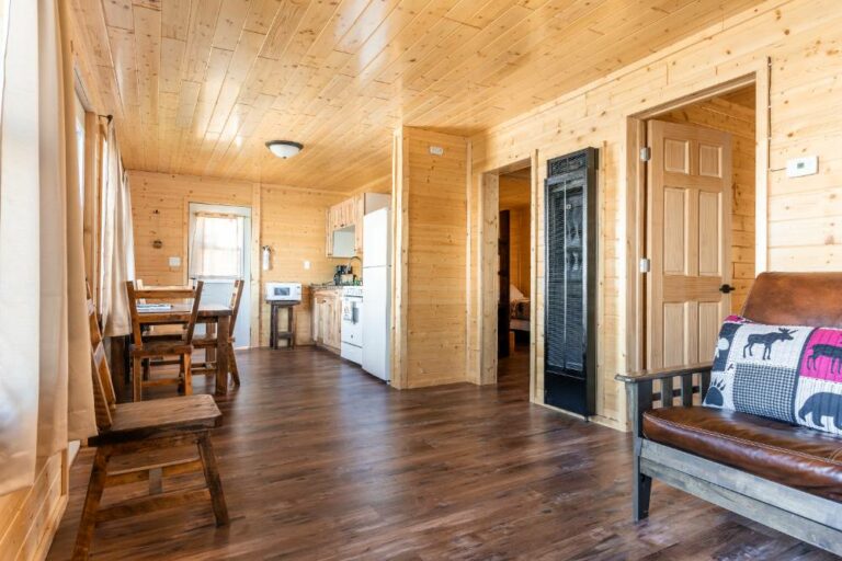 Hillside Resort Cabin 4 13