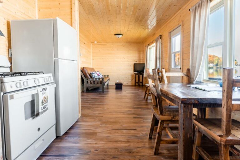 Hillside Resort Cabin 4 7